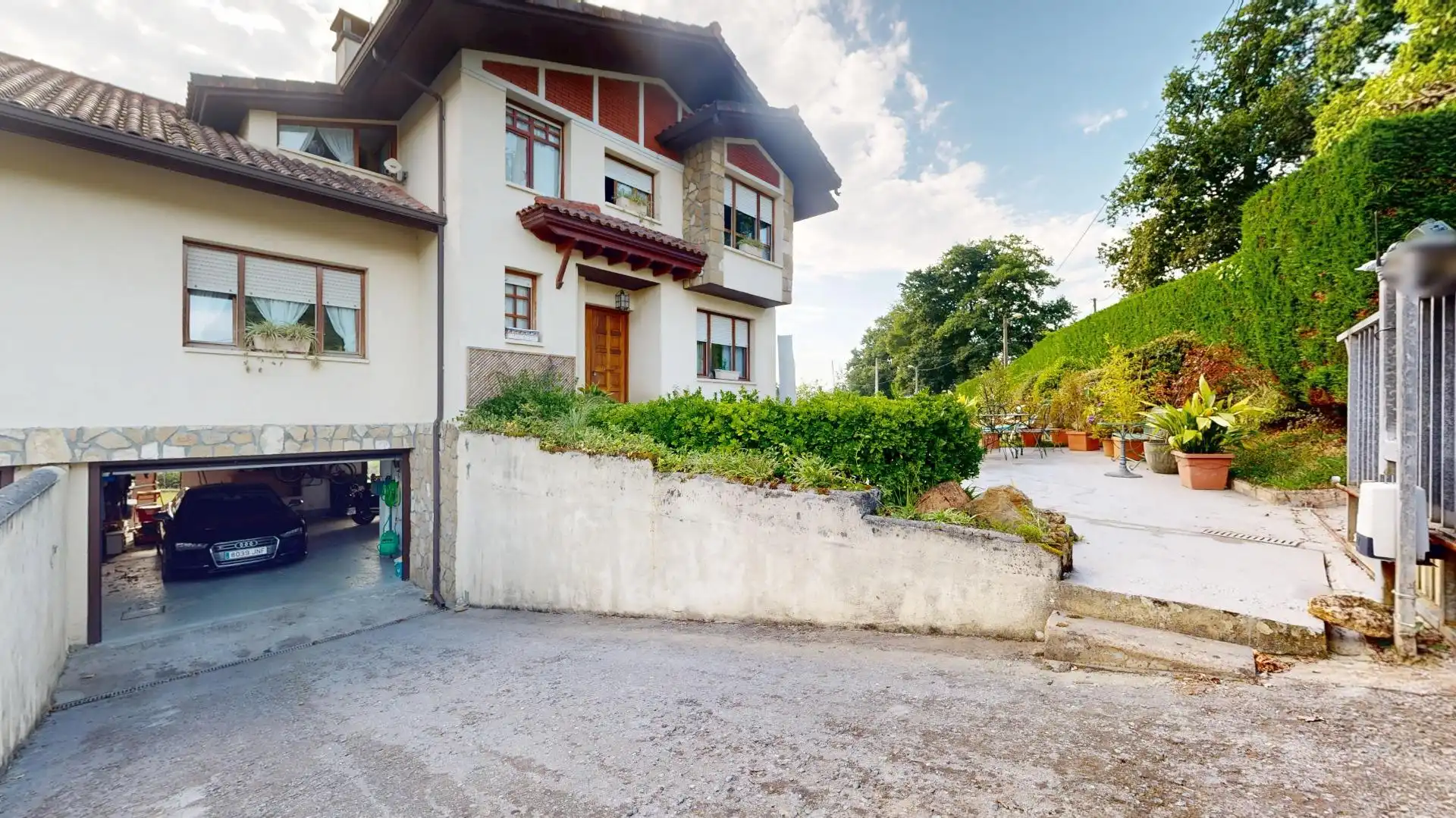 Vista exterior de Casa adosada en venta en Zalla  con Calefacción, Jardín privado y Terraza