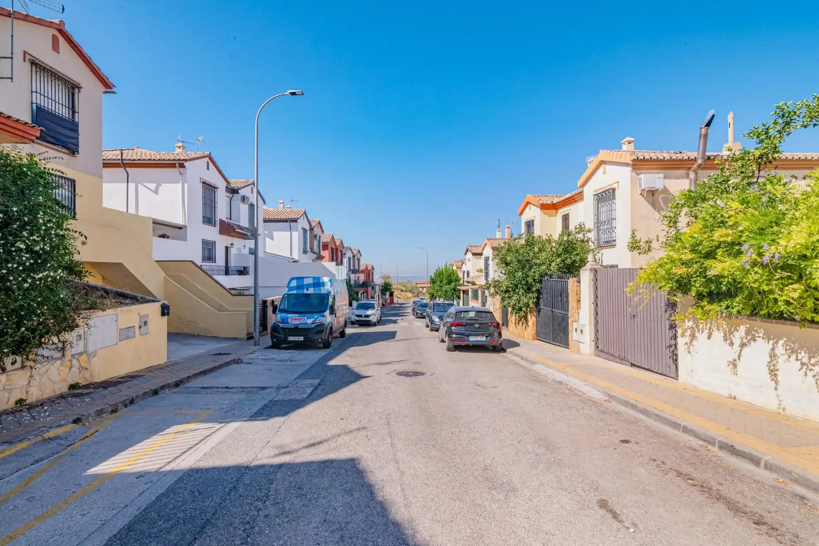 Casa aparellada amb terrassa en venda a Jun, imagen 37