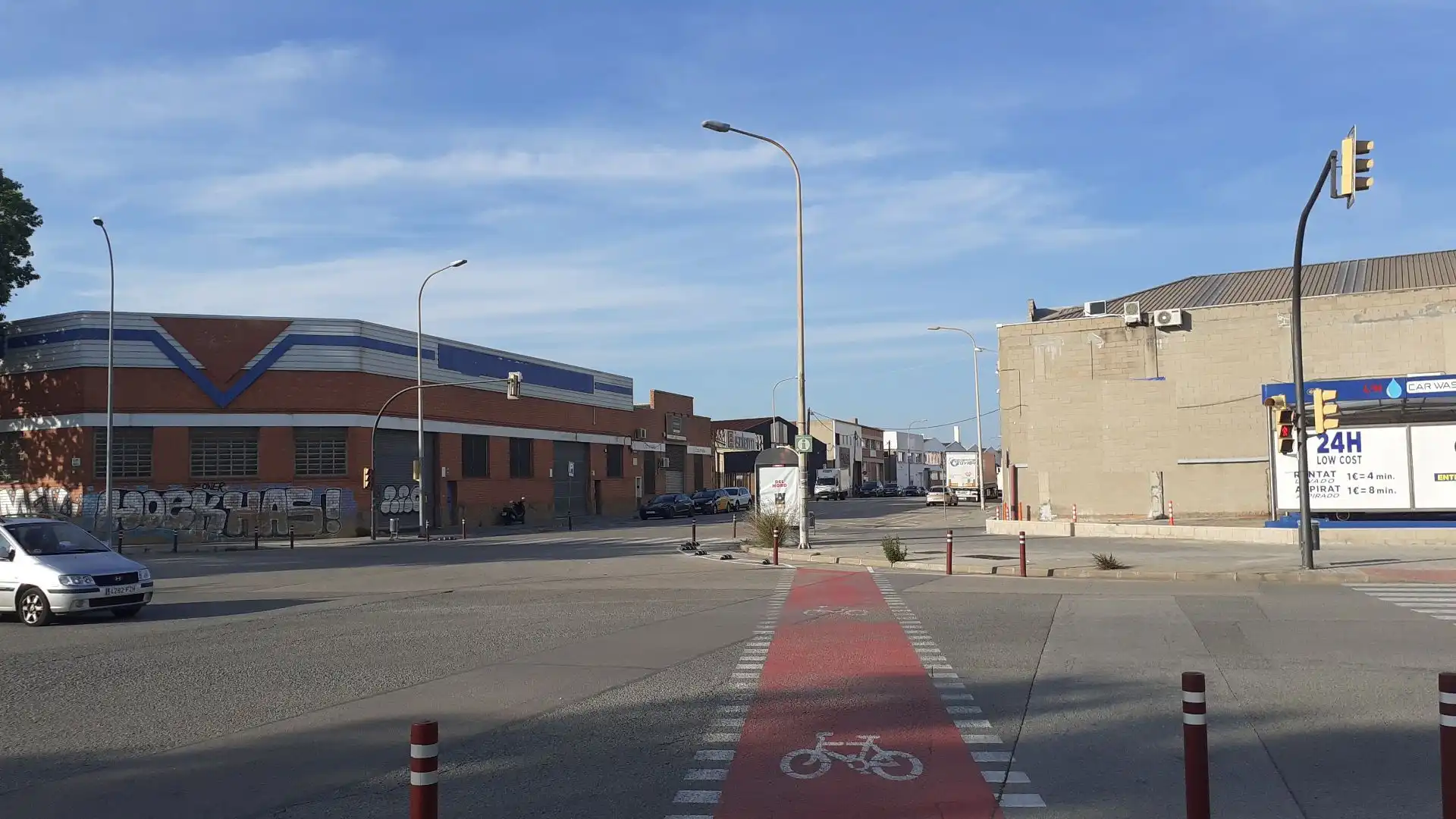 Vista exterior de Nau industrial en venda en L'Hospitalet de Llobregat