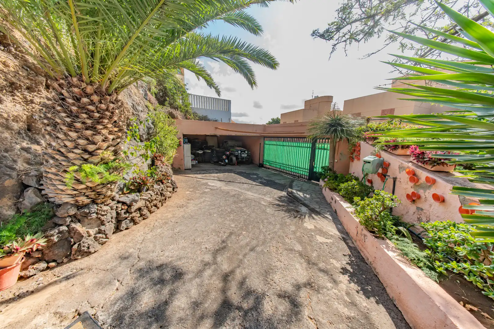 Vista exterior de Casa o xalet en venda en Santa Cruz de Tenerife amb Jardí privat, Terrassa i Piscina
