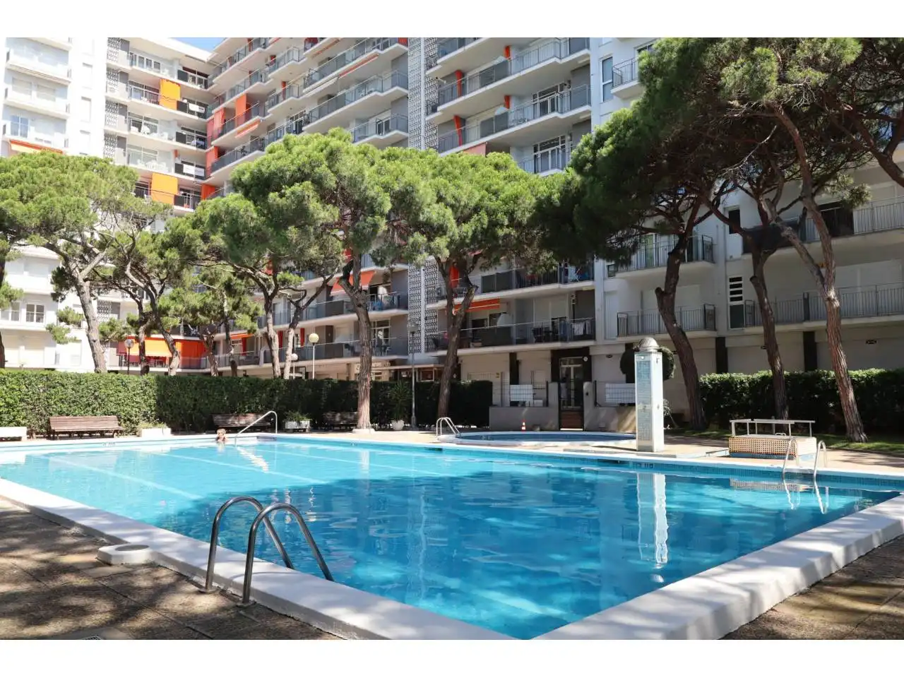 Piscina de Piso en venta en Blanes con Calefacción, Terraza y Amueblado