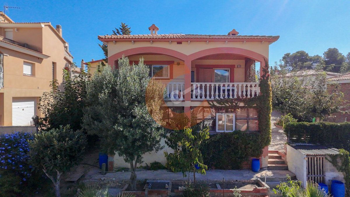 House or chalet for sale in Centre