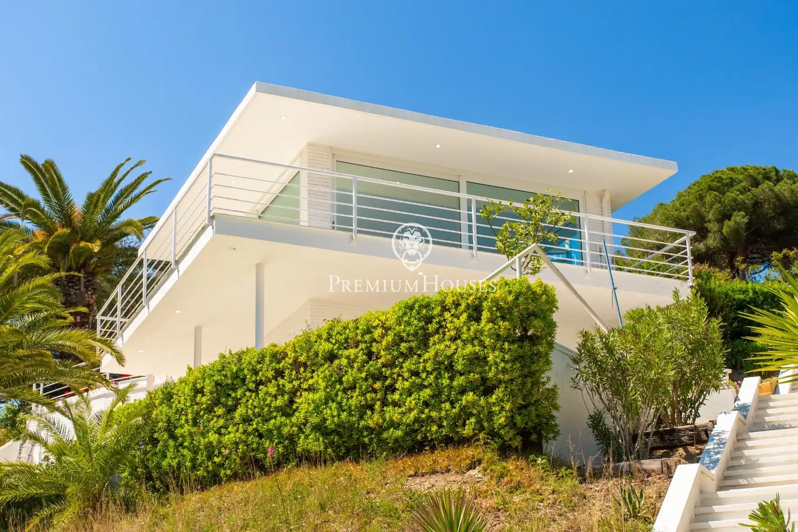 Vista exterior de Casa o xalet en venda en Alella amb Calefacció, Jardí privat i Terrassa