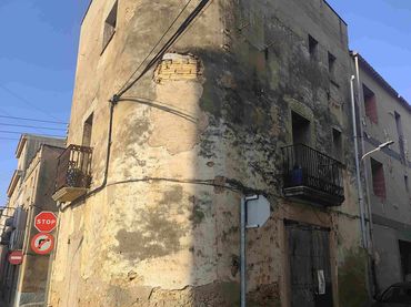 Casa con balcón en venta en Carrer de la Victòria