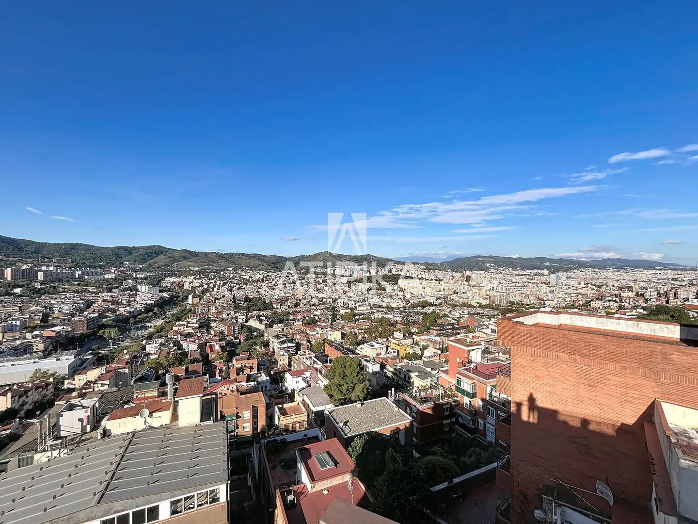 Außenansicht von Maisonette zum Verkauf in Barcelona mit Klimaanlage, Heizung und Terrasse
