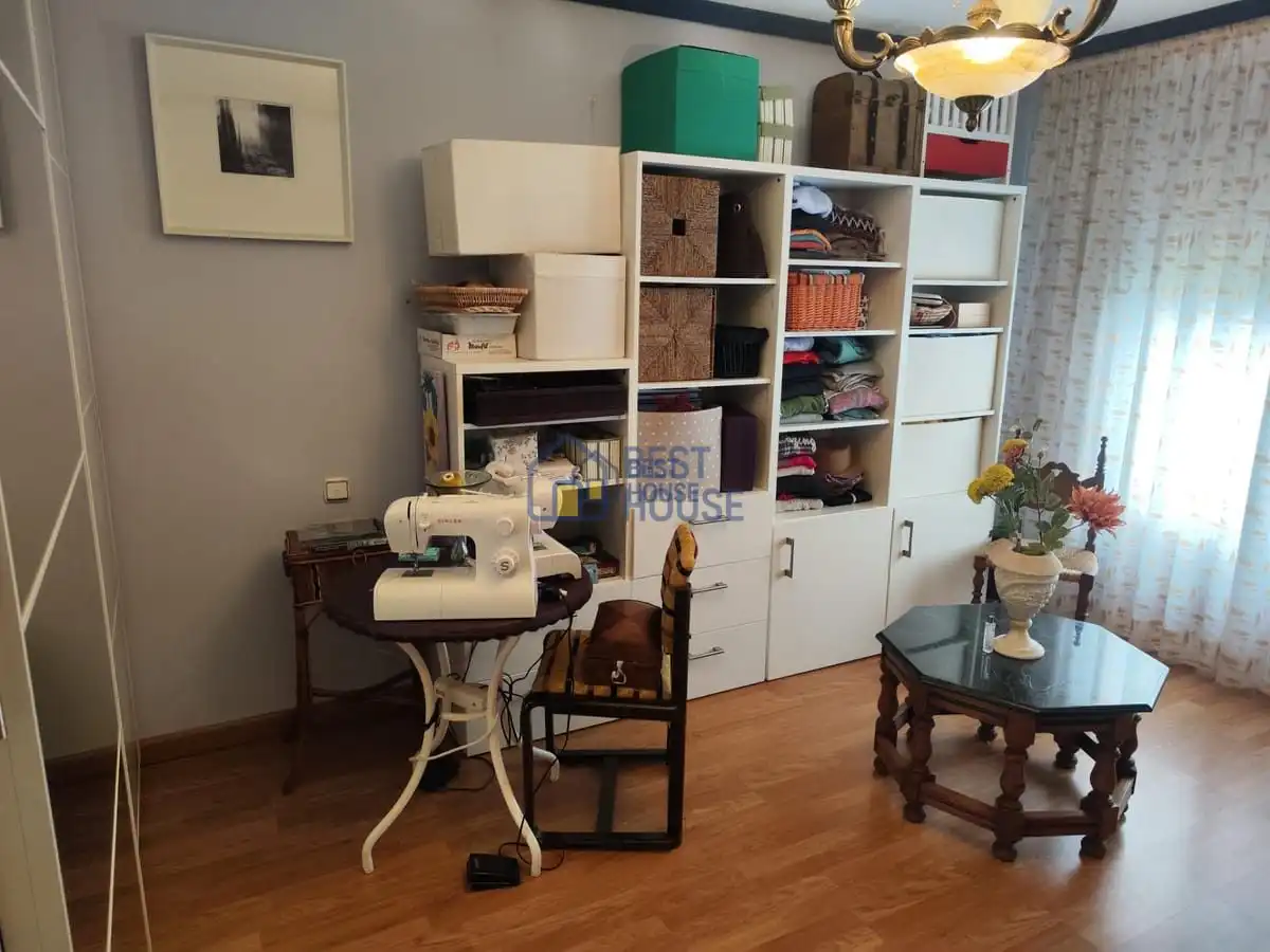 Sala d'estar de Casa o xalet en venda en San Andrés del Rabanedo amb Calefacció, Jardí privat i Parquet