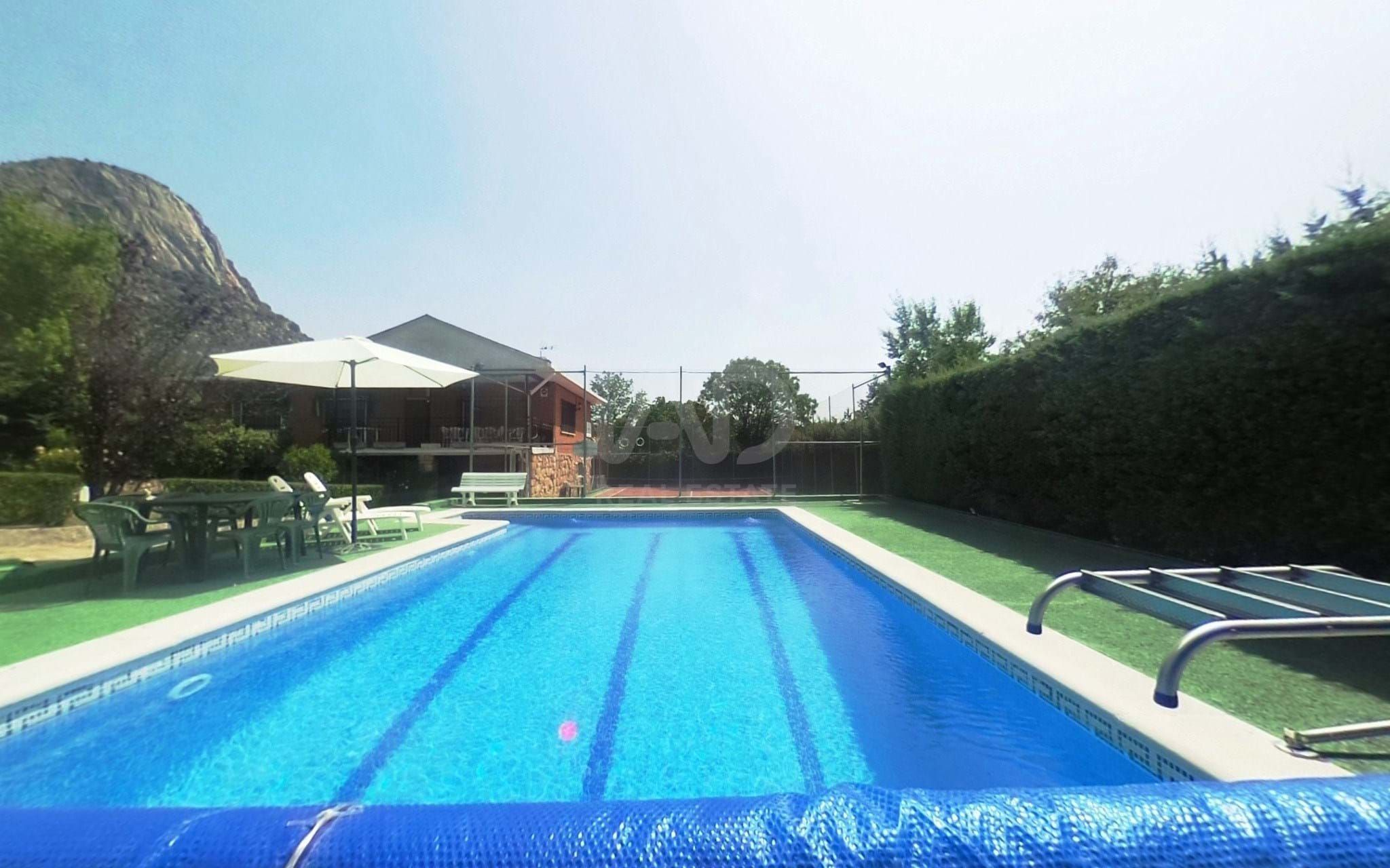 Piscina de Casa o xalet en venda en La Cabrera amb Calefacció, Terrassa i Piscina