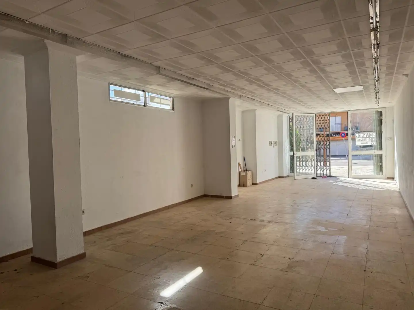 Local commercial à vendre à Avenida María Cristina, imagen 3