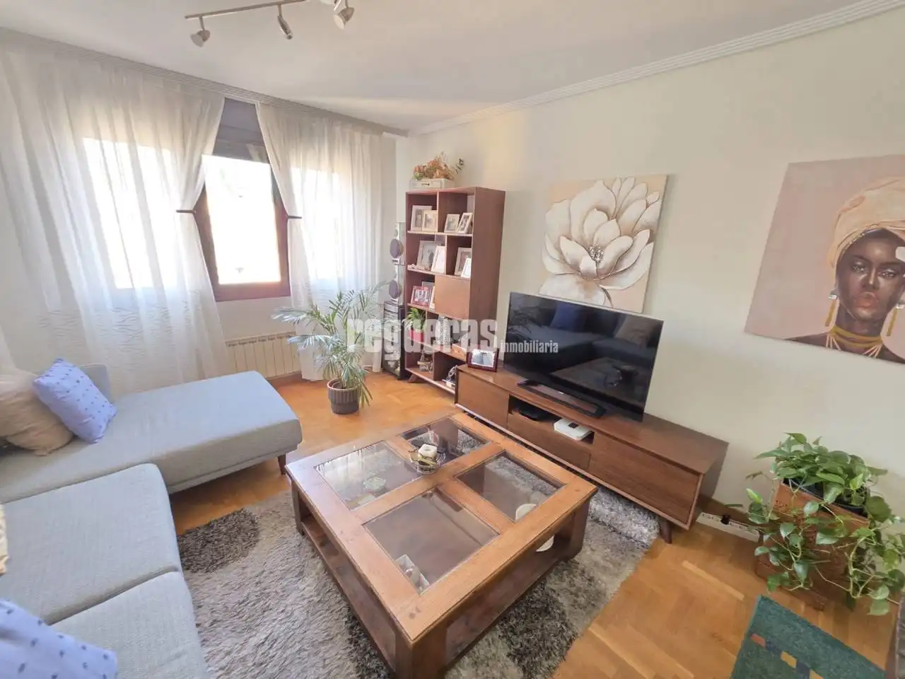 Sala d'estar de Dúplex en venda en Avilés amb Calefacció, Parquet i Terrassa