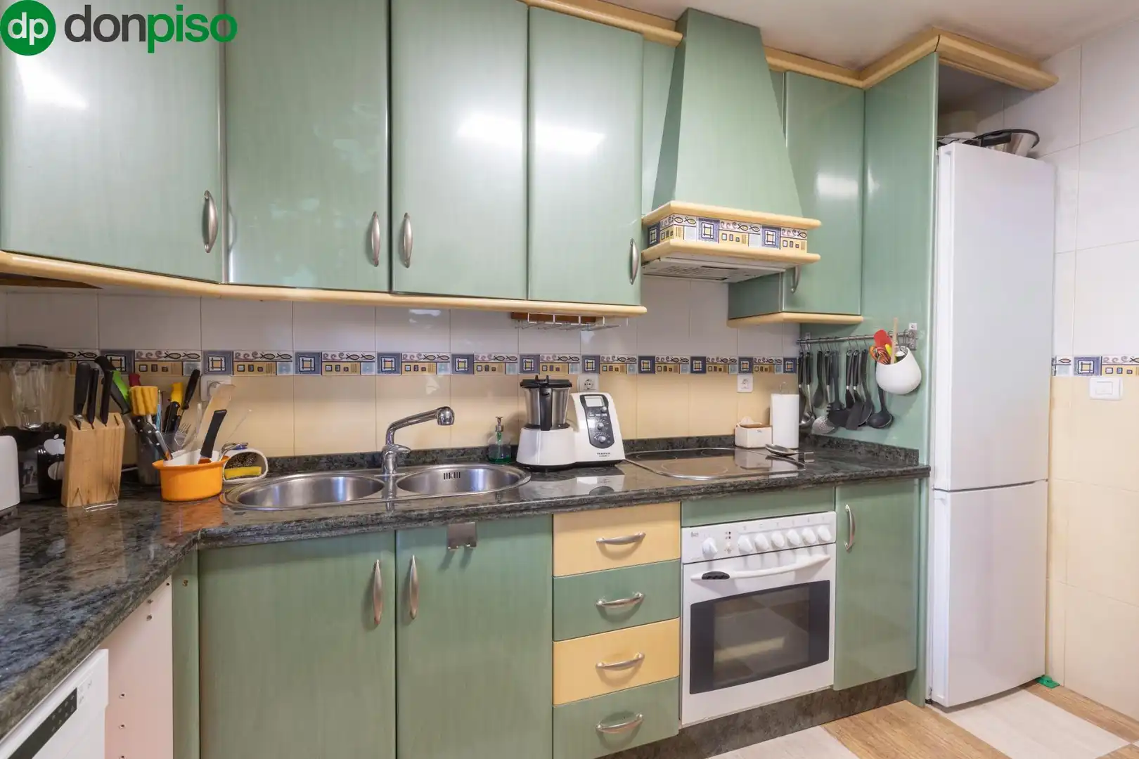 Kitchen of Houses for sale in Armilla  with Air Conditioner and Terrace