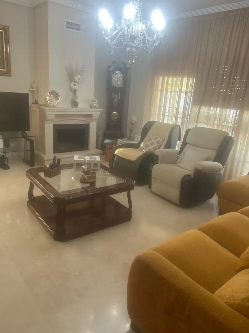 Sala d'estar de Casa o xalet en venda en Córdoba amb Piscina comunitària