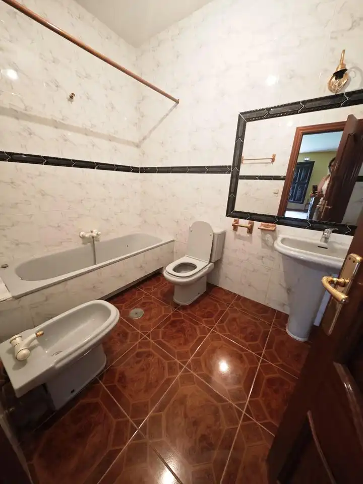 Bathroom of Houses for sale in Majadas  with Air Conditioner, Private garden and Terrace