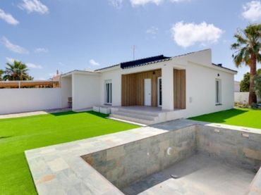 Chalet con piscina en venta en Zona Carrefour - Urbanizaciones