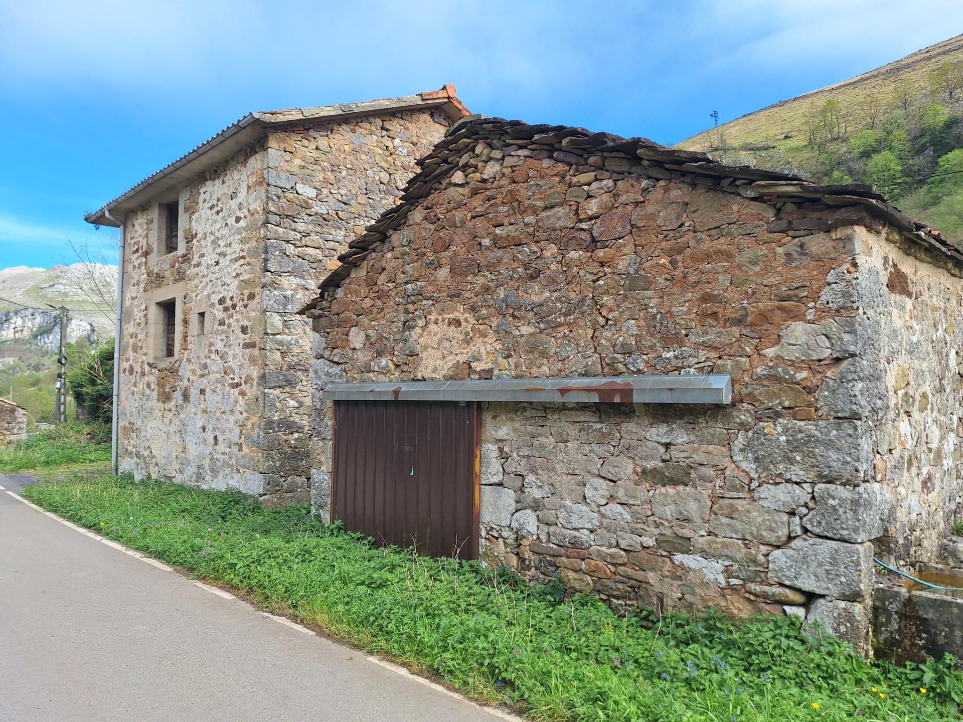 Vista exterior de Casa o xalet en venda en San Roque de Riomiera amb Balcó