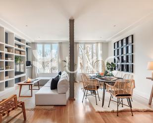 Sala d'estar de Apartament de lloguer en  Madrid Capital amb Aire condicionat, Calefacció i Moblat