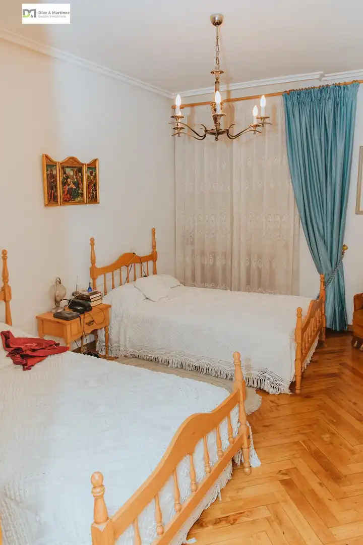 Bedroom of Houses for sale in Cacabelos  with Parquet flooring