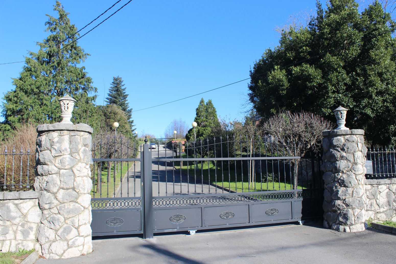 Vista exterior de Casa o chalet en venta en Medio Cudeyo con Calefacción, Trastero y Amueblado