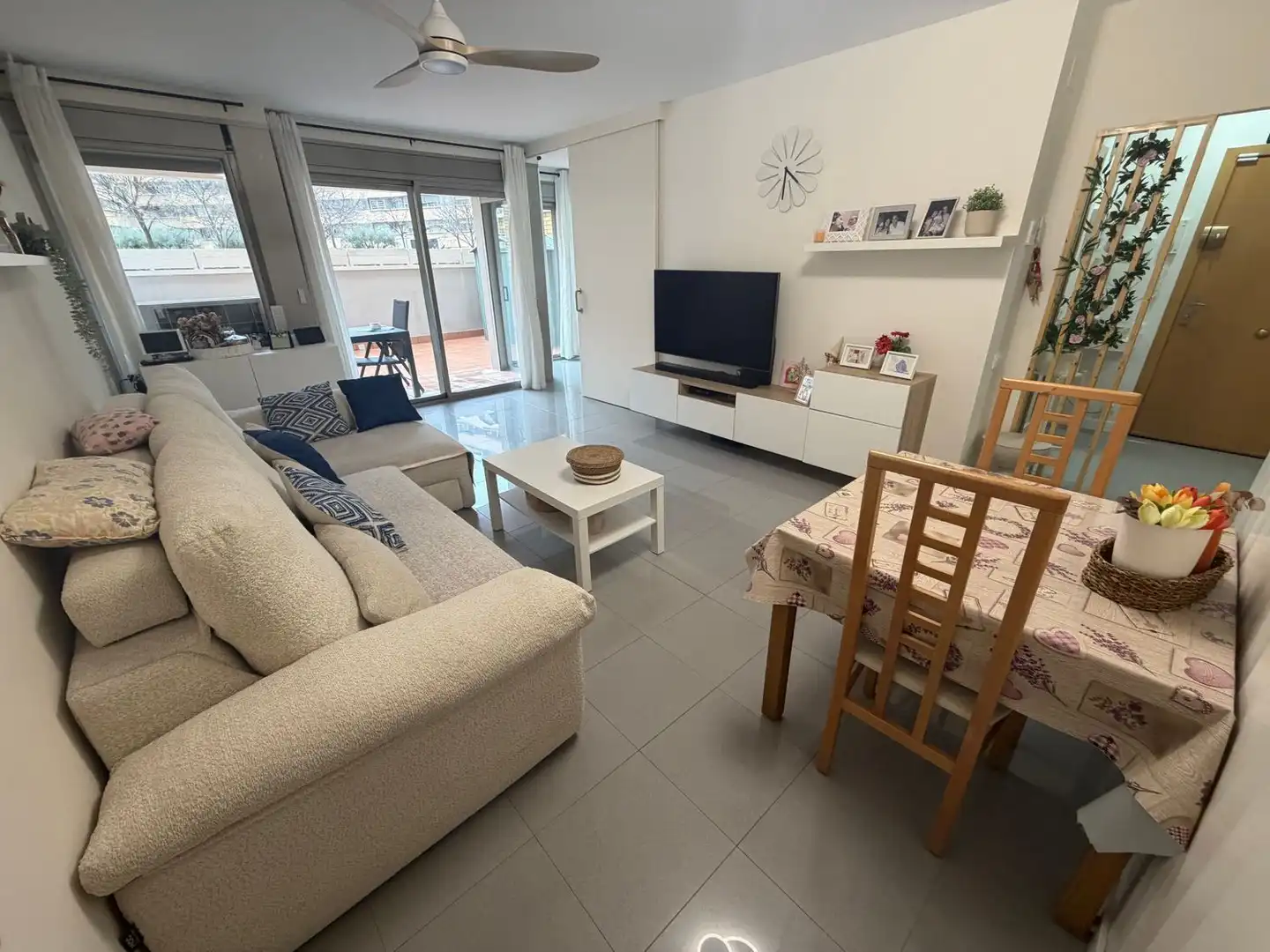 Sala de estar de Piso en venta en Girona con Aire acondicionado, Jardín privado y Terraza