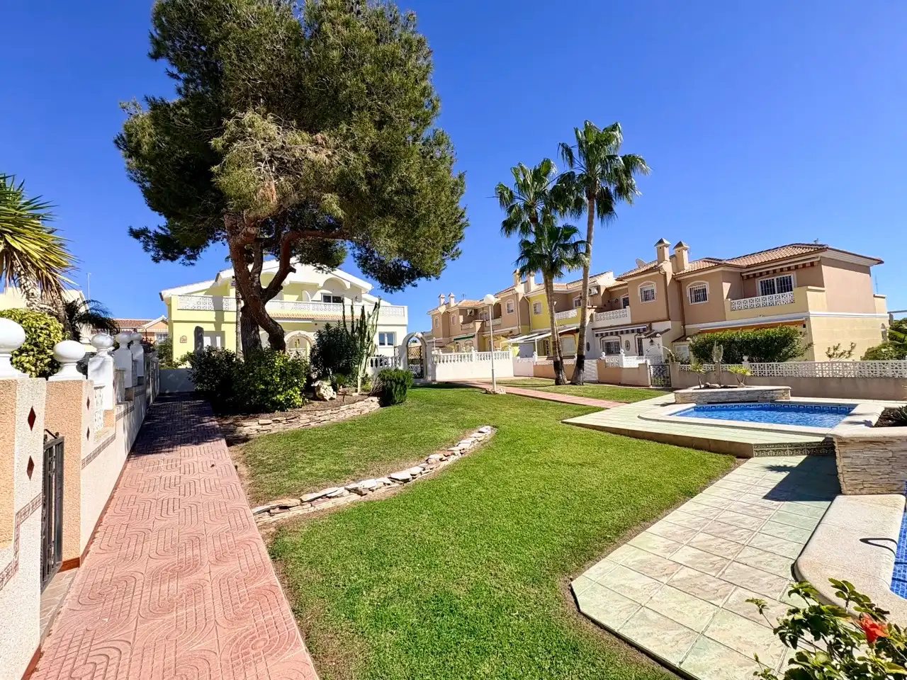Vista exterior de Casa adosada en venta en Rojales con Terraza, Trastero y Piscina