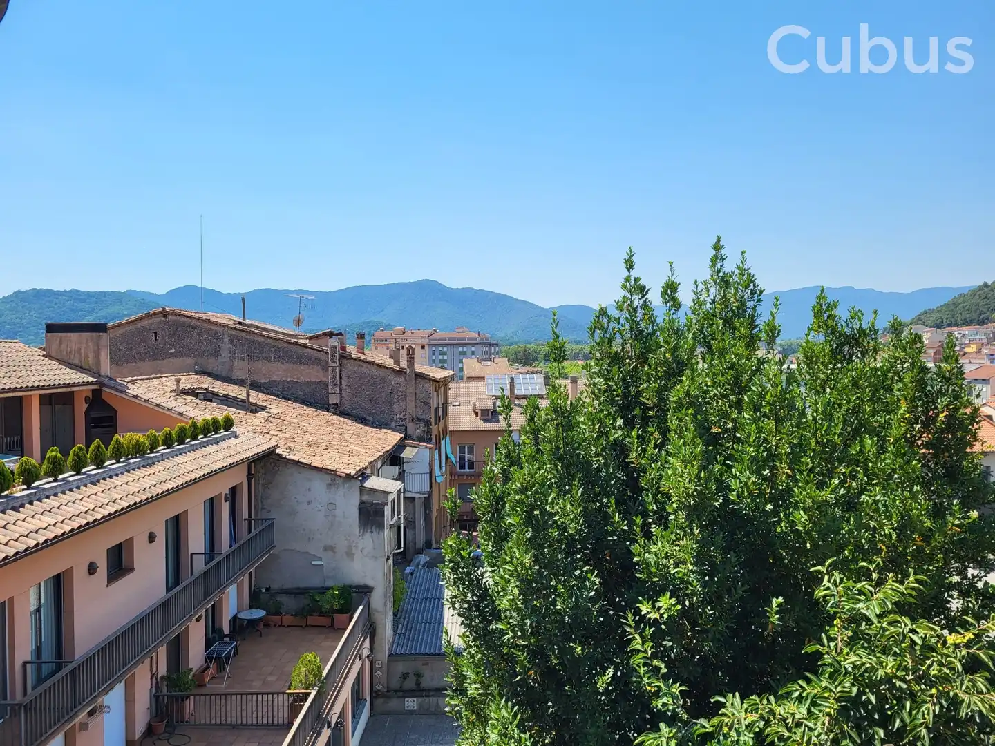 Exterior view of Flat for sale in Olot  with Terrace and Balcony