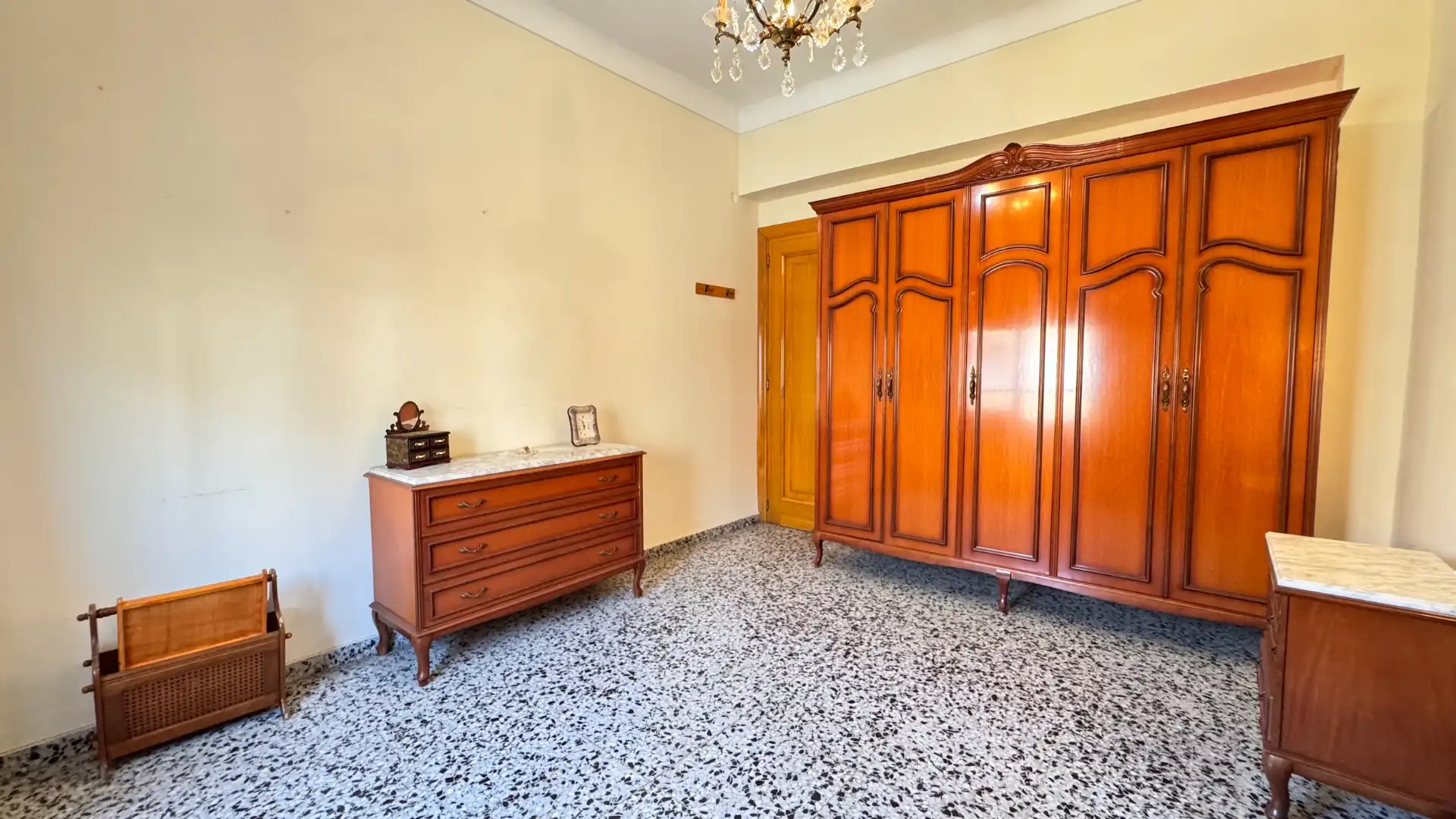 Bedroom of Flat for sale in Valencia