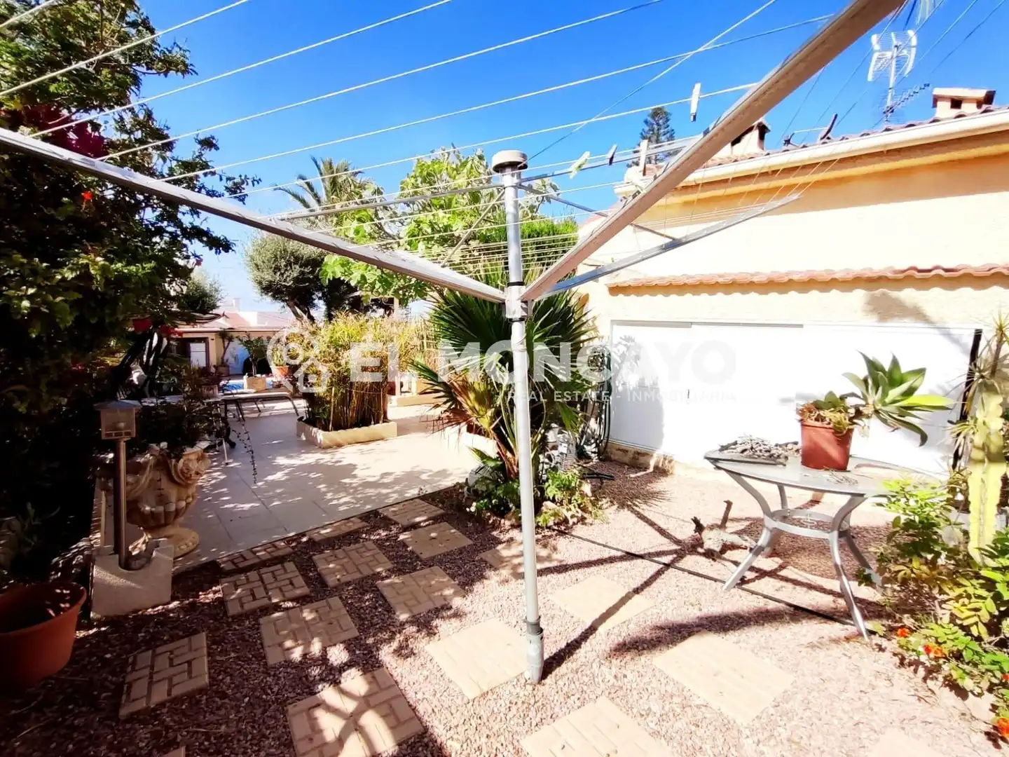 Vista exterior de Casa o xalet en venda en Rojales amb Aire condicionat, Calefacció i Jardí privat