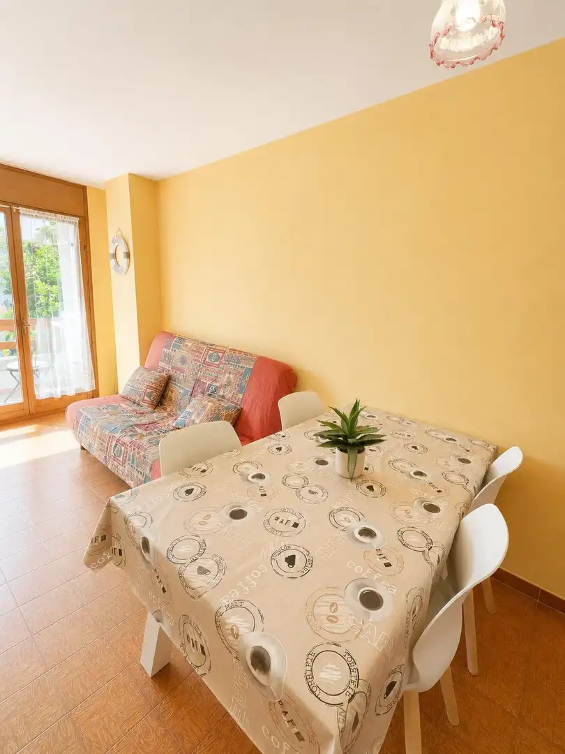 Comedor de Piso en venta en Empuriabrava con Aire acondicionado, Amueblado y Balcón