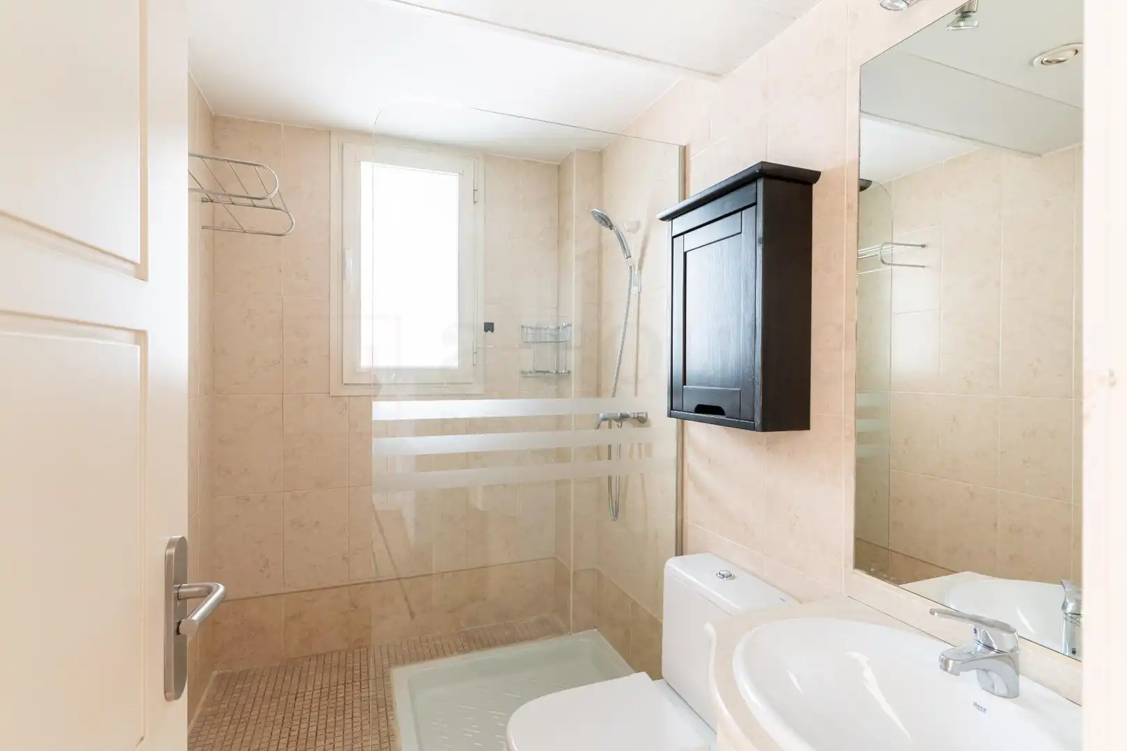 Badezimmer von Wohnung zum Verkauf in Madrid mit Klimaanlage, Heizung und Privatgarten
