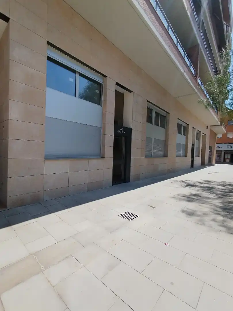 Vista exterior de Dúplex en venda en Cornellà de Llobregat amb Aire condicionat, Calefacció i Parquet
