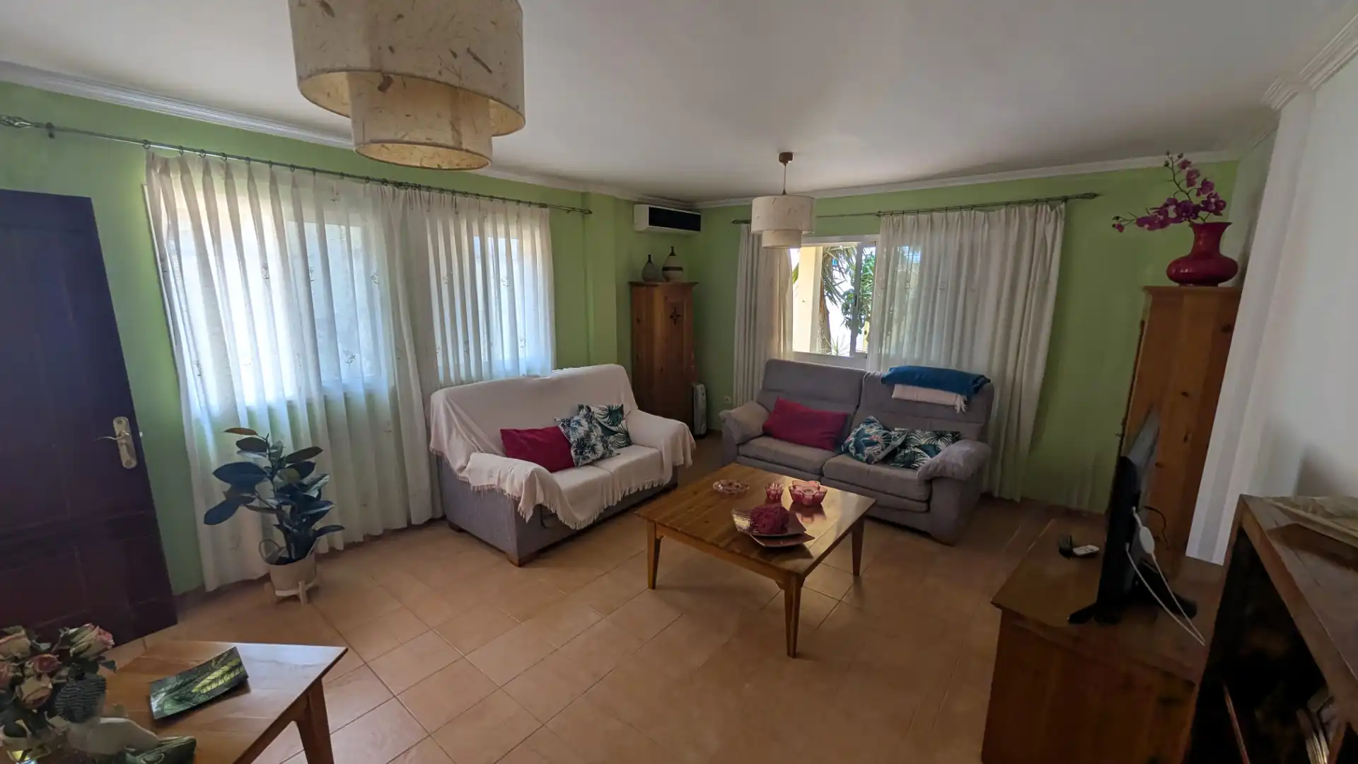 Sala d'estar de Casa adosada en venda en Tuineje amb Aire condicionat, Jardí privat i Terrassa
