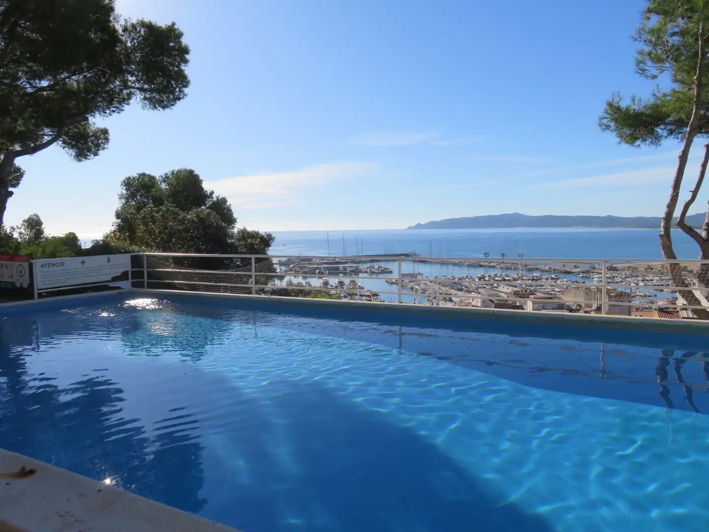 Piscina de Apartamento en venta en L'Estartit con Calefacción, Terraza y Amueblado