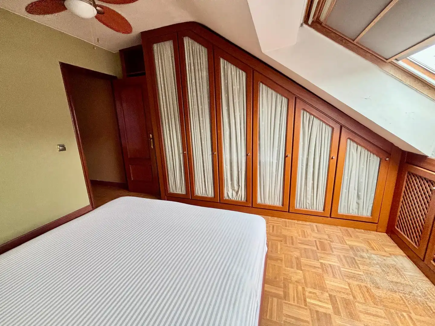 Schlafzimmer von Maisonette zum Verkauf in Gijón  mit Heizung, Parkett und Abstellraum