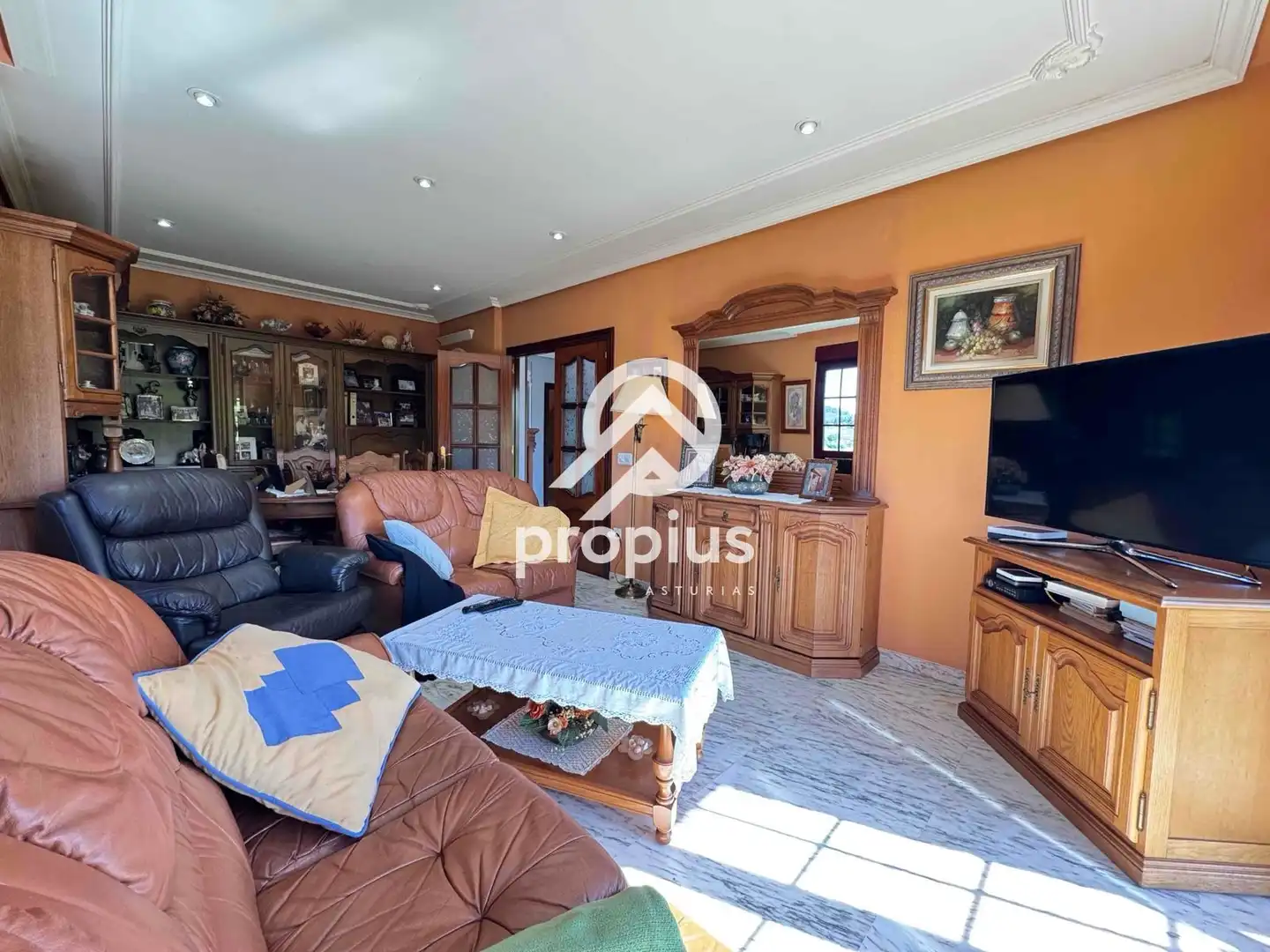 Sala de estar de Casa o chalet en venta en Avilés con Calefacción, Jardín privado y Parquet