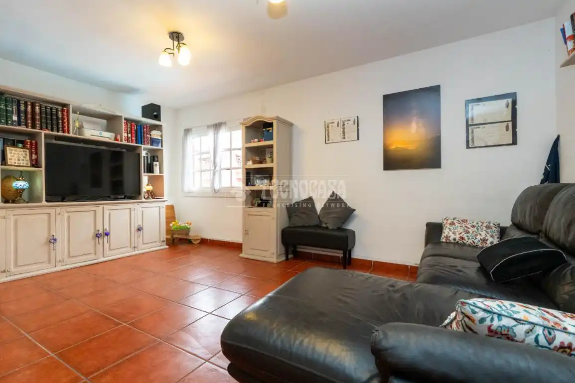 Sala d'estar de Casa adosada en venda en Adeje amb Terrassa i Balcó