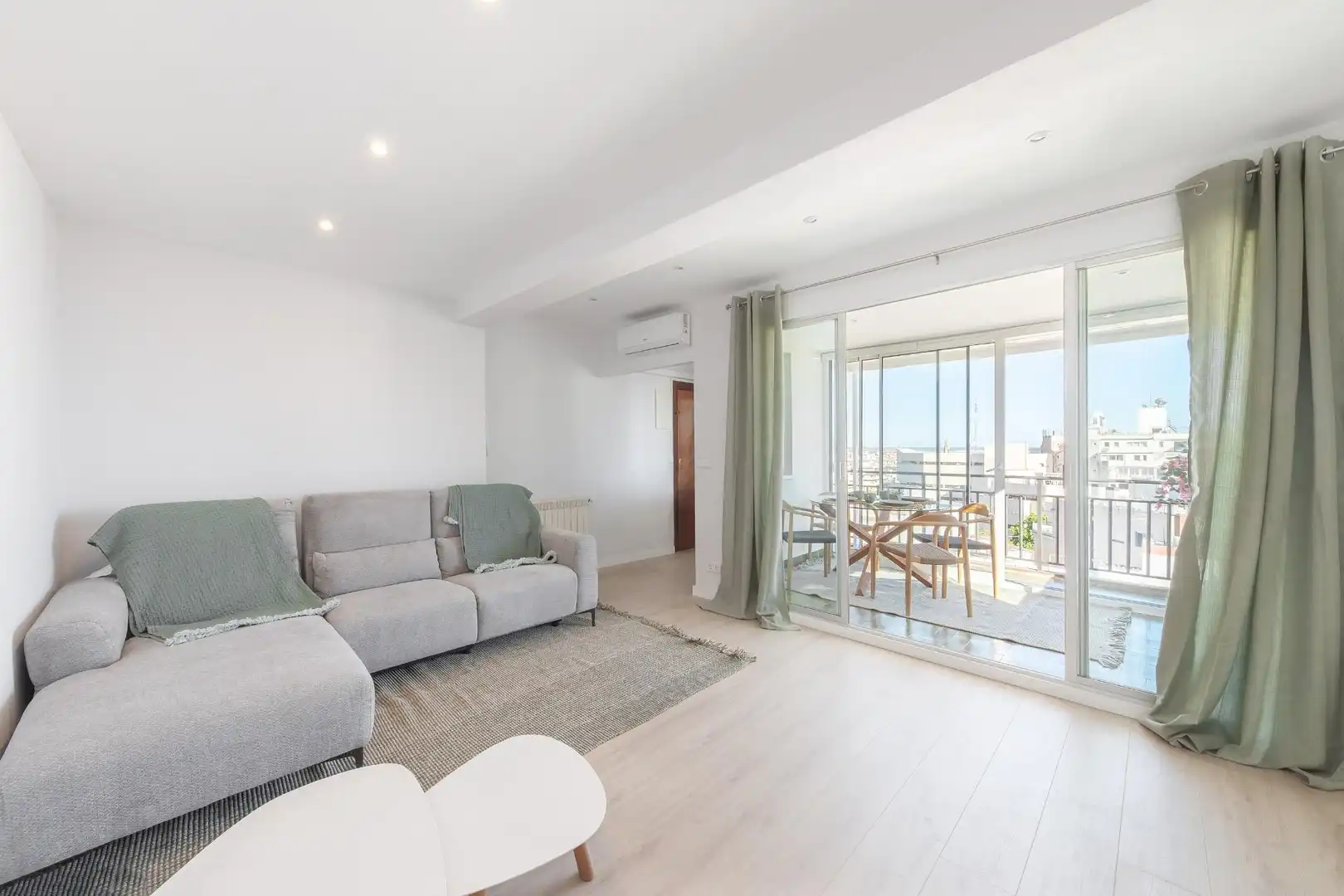 Wohnzimmer von Dachboden zur Miete in  Palma de Mallorca mit Klimaanlage, Heizung und Parkett
