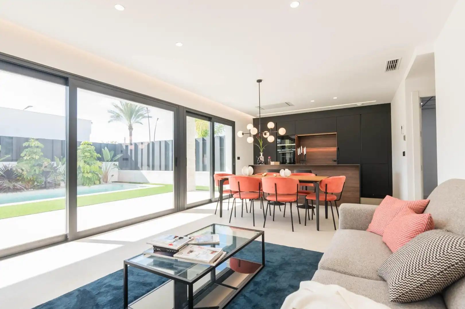 Villa mit Pool zum Verkauf in Urbanizacion de la Quinta