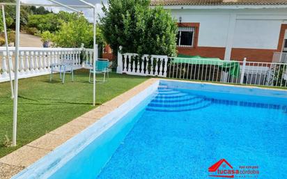 Schwimmbecken von Country house zum verkauf in Almodóvar del Río mit Heizung, Terrasse und Schwimmbad