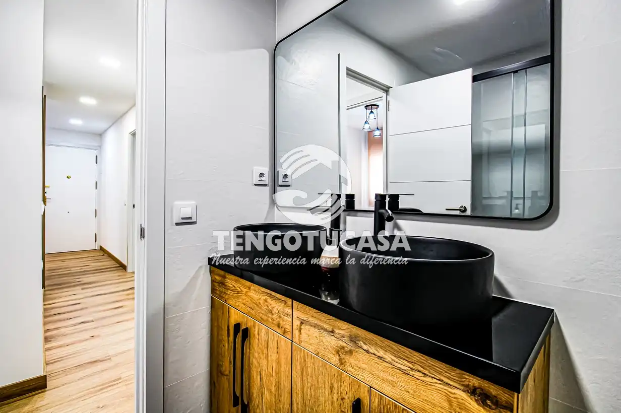 Bathroom of Flat for rent in Madrid  with Air Conditioner, Heating and Furnished