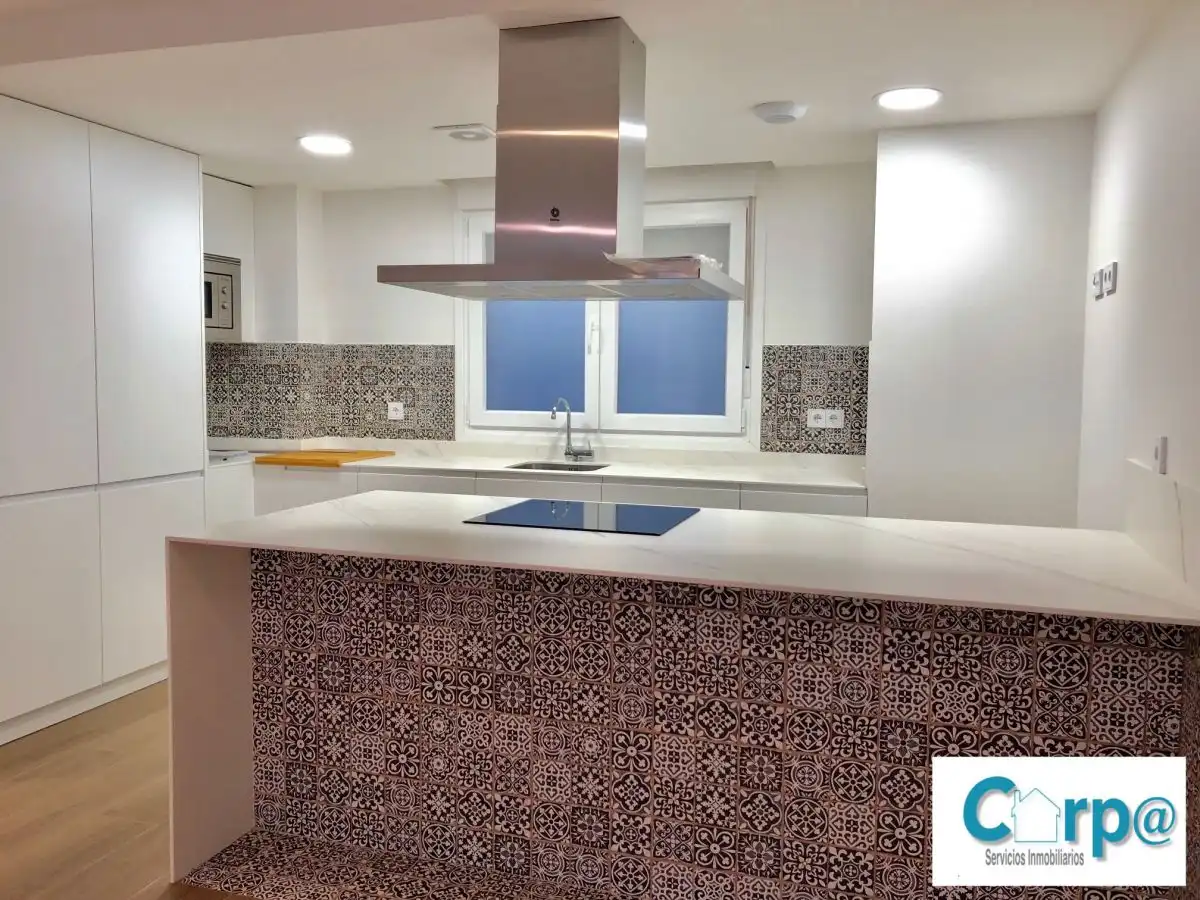 Cocina de Piso de alquiler en  Pamplona / Iruña con Calefacción, Terraza y Amueblado