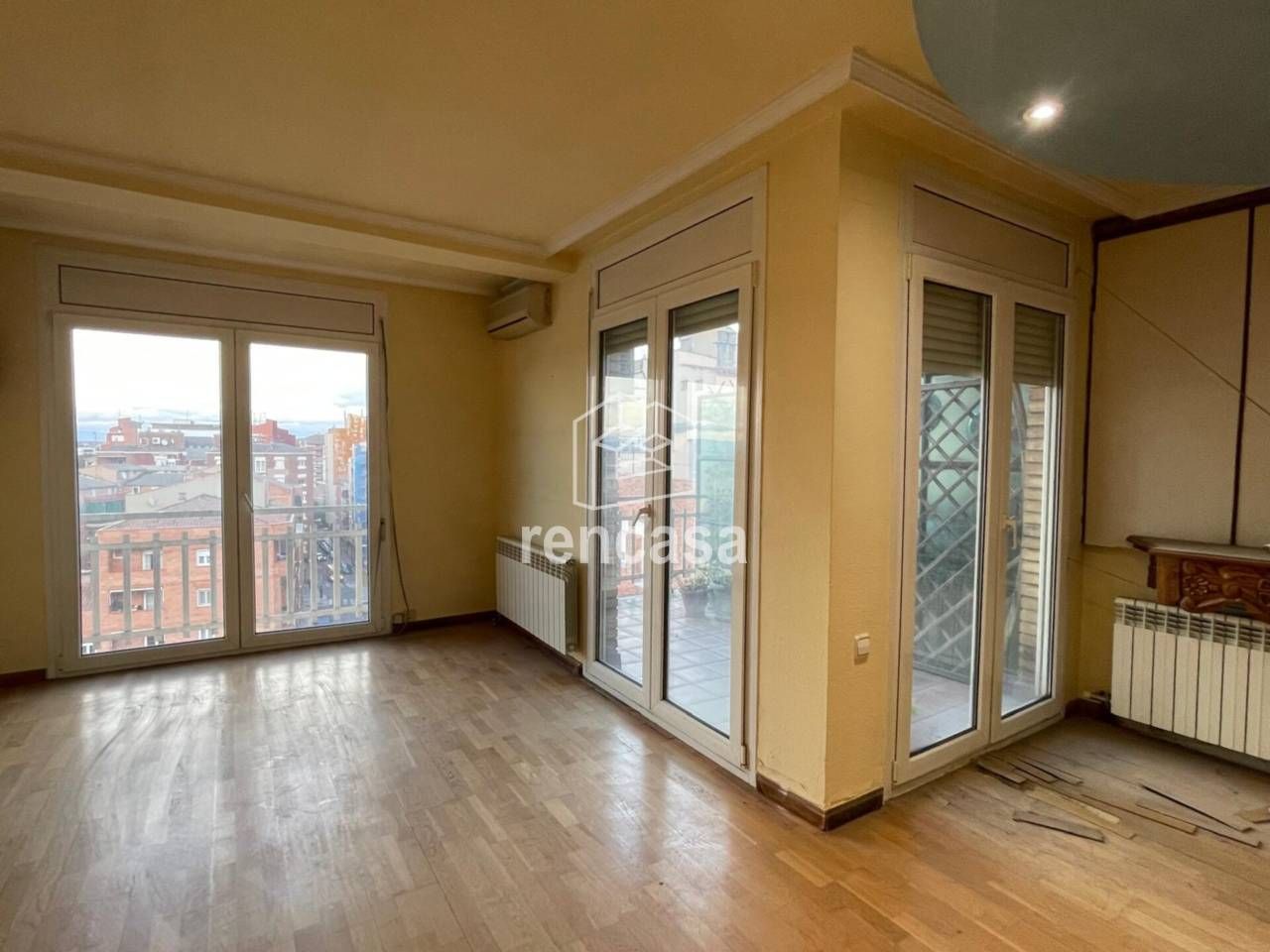 Pis en venda a Ermengol VI, Joc de la Bola - Camps d'Esports