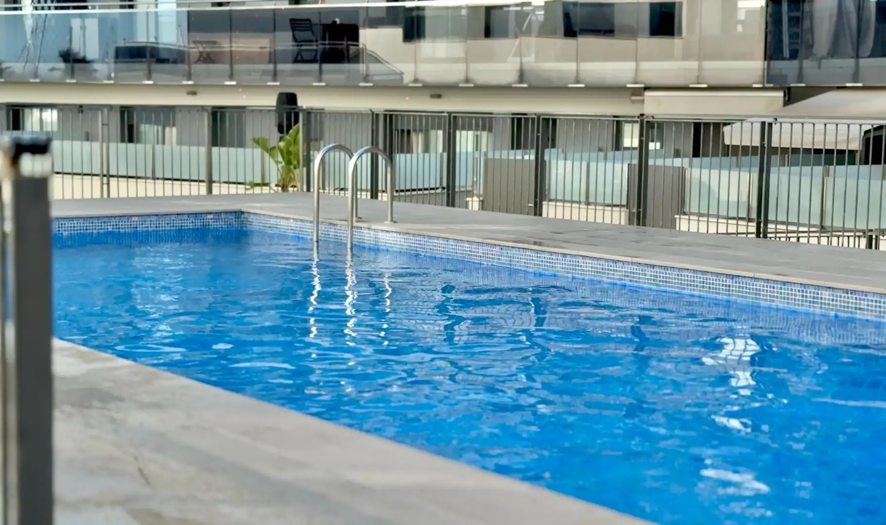 Piscina de Piso en venta en Badalona con Calefacción, Terraza y Piscina comunitaria