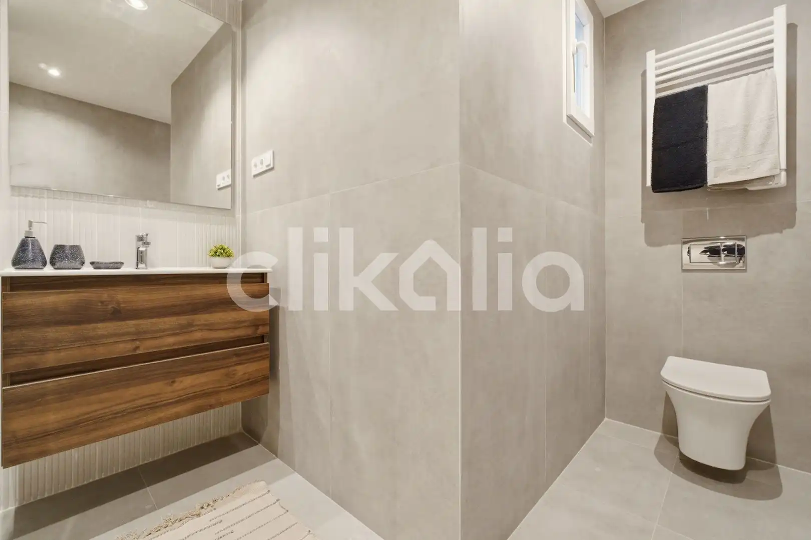 Badezimmer von Wohnung zum Verkauf in Madrid mit Klimaanlage, Heizung und Terrasse