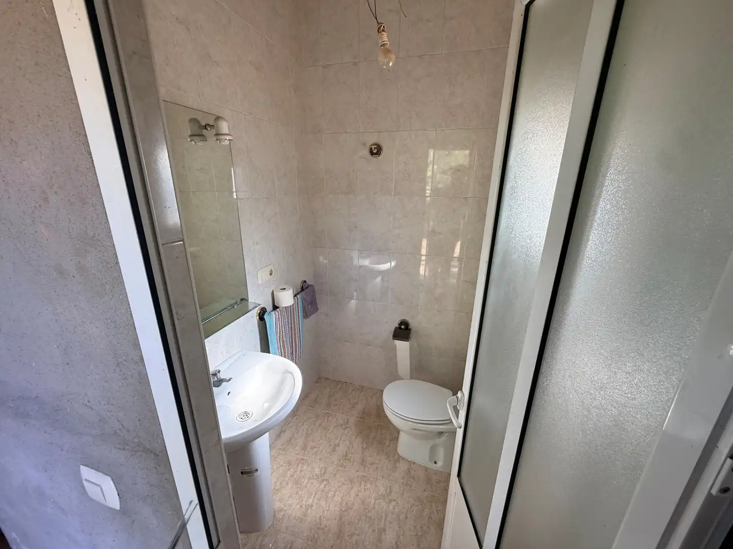Bany de Finca rústica en venda en Tomelloso amb Jardí privat, Piscina i Moblat