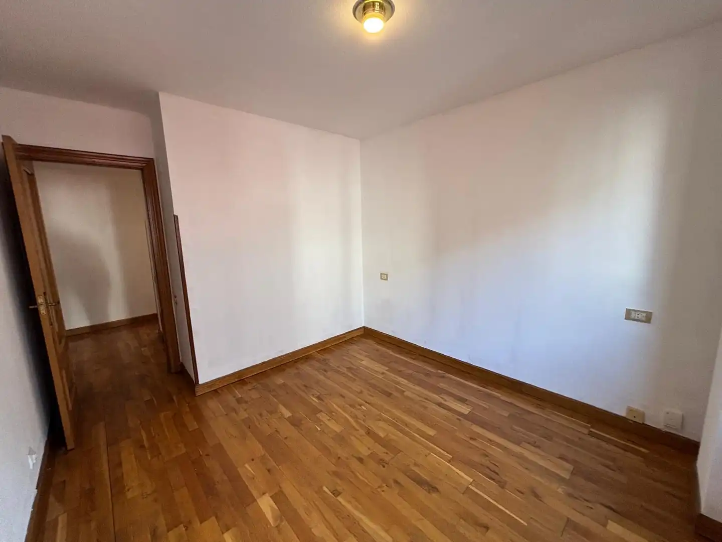 Habitación de Piso en venta en Oviedo  con Calefacción, Parquet y Trastero