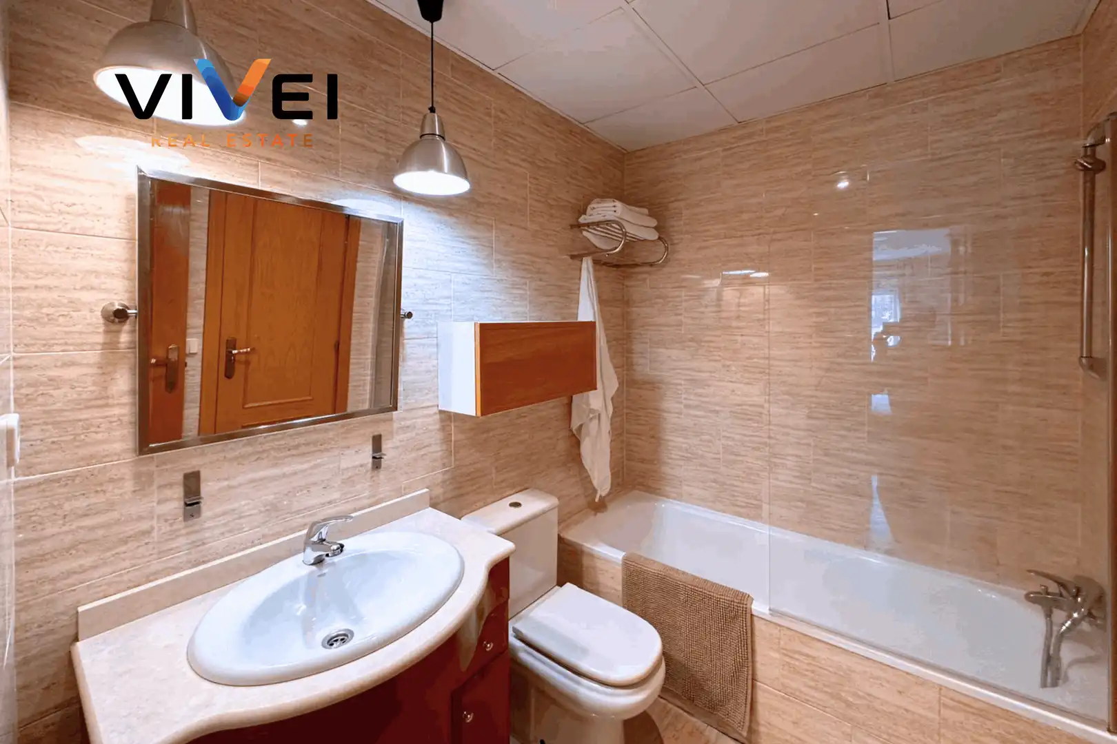 Baño de Piso de alquiler en Madrid con Calefacción y Balcón