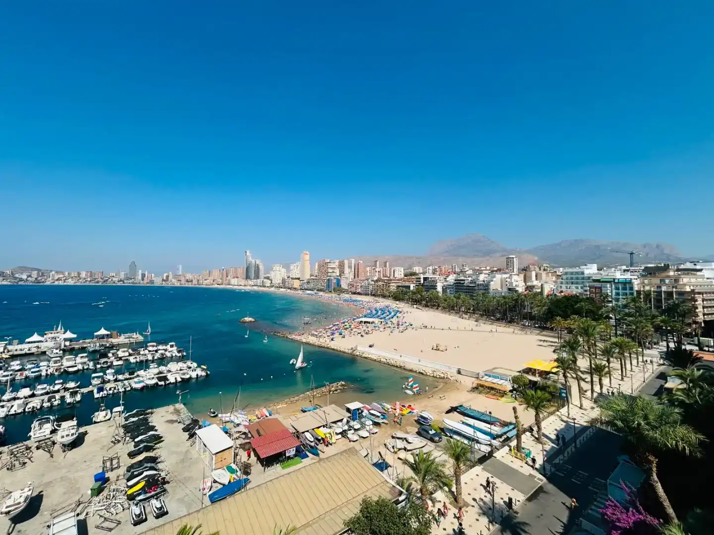 Vista exterior de Pis en venda en Benidorm amb Aire condicionat i Balcó