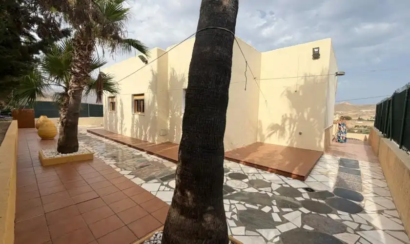 Außenansicht von Haus oder Chalet zum Verkauf in Carboneras mit Klimaanlage, Heizung und Privatgarten