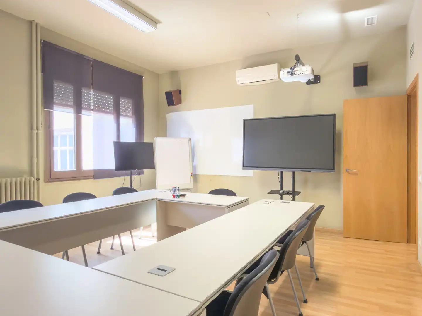 Office for rent in Barcelona  with Air Conditioner, Heating and Internet