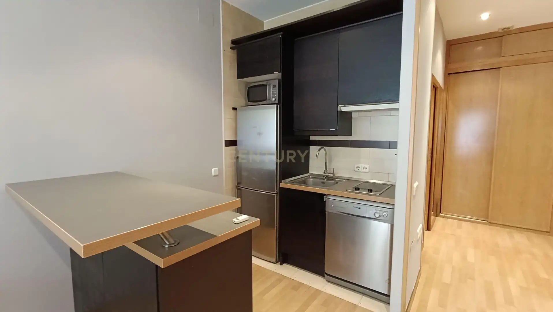 Küche von Wohnung zum Verkauf in Madrid mit Klimaanlage, Ofen und Mikrowelle