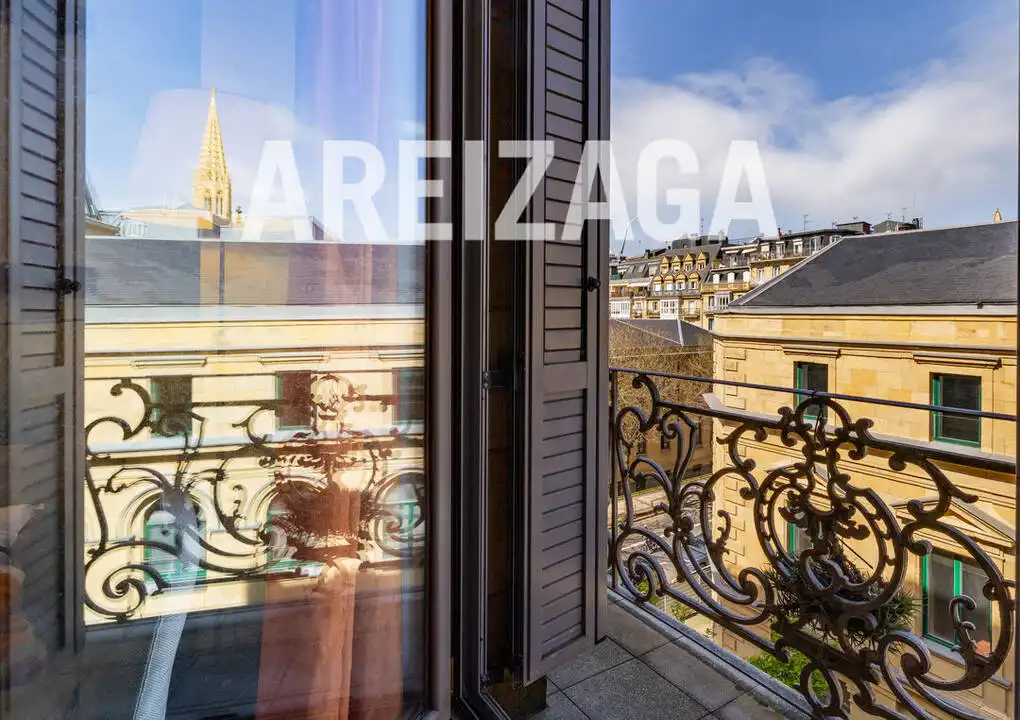 Vista exterior de Piso en venta en Donostia - San Sebastián  con Calefacción, Amueblado y Balcón